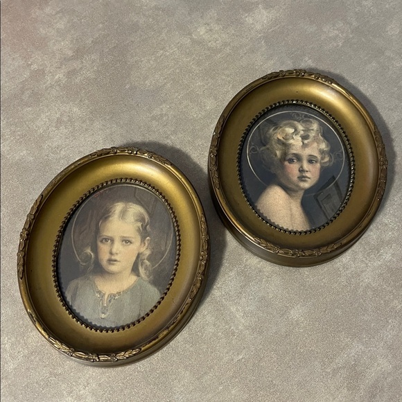 Vintage Oval Framed Portraits - Picture 13 of 13